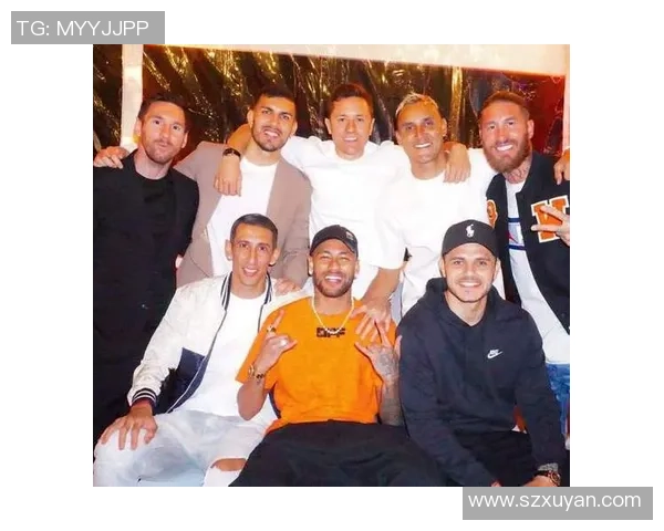 足球明星吉米与球迷亲密合影展现温暖瞬间和足球魅力 足球明星吉米与球迷亲密合影展现温暖瞬间和足球魅力